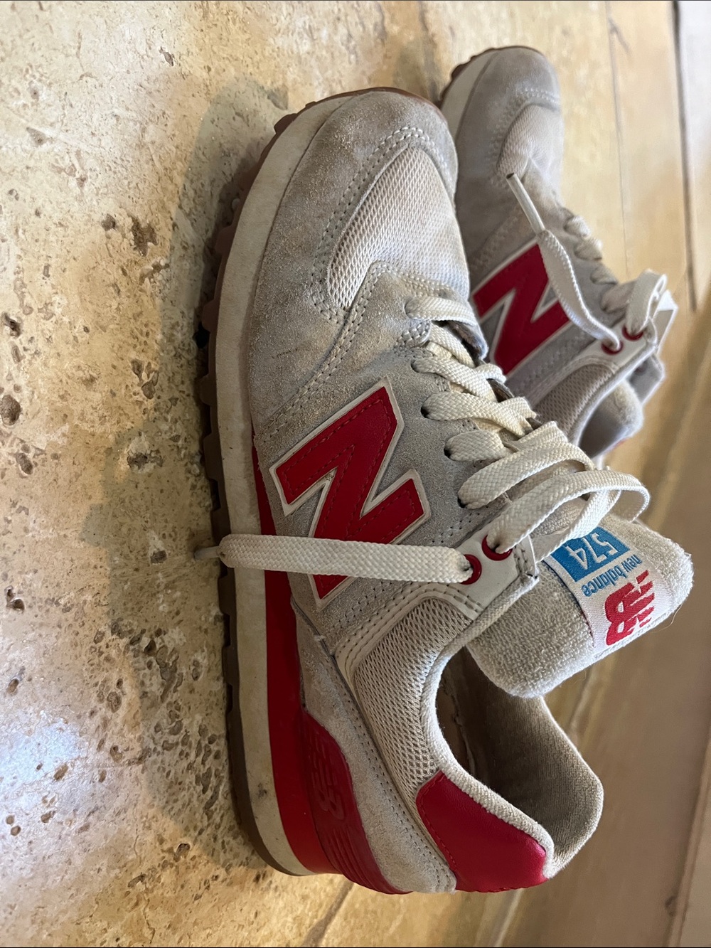 New Balance women’s Sneakers in Light Gray and Red